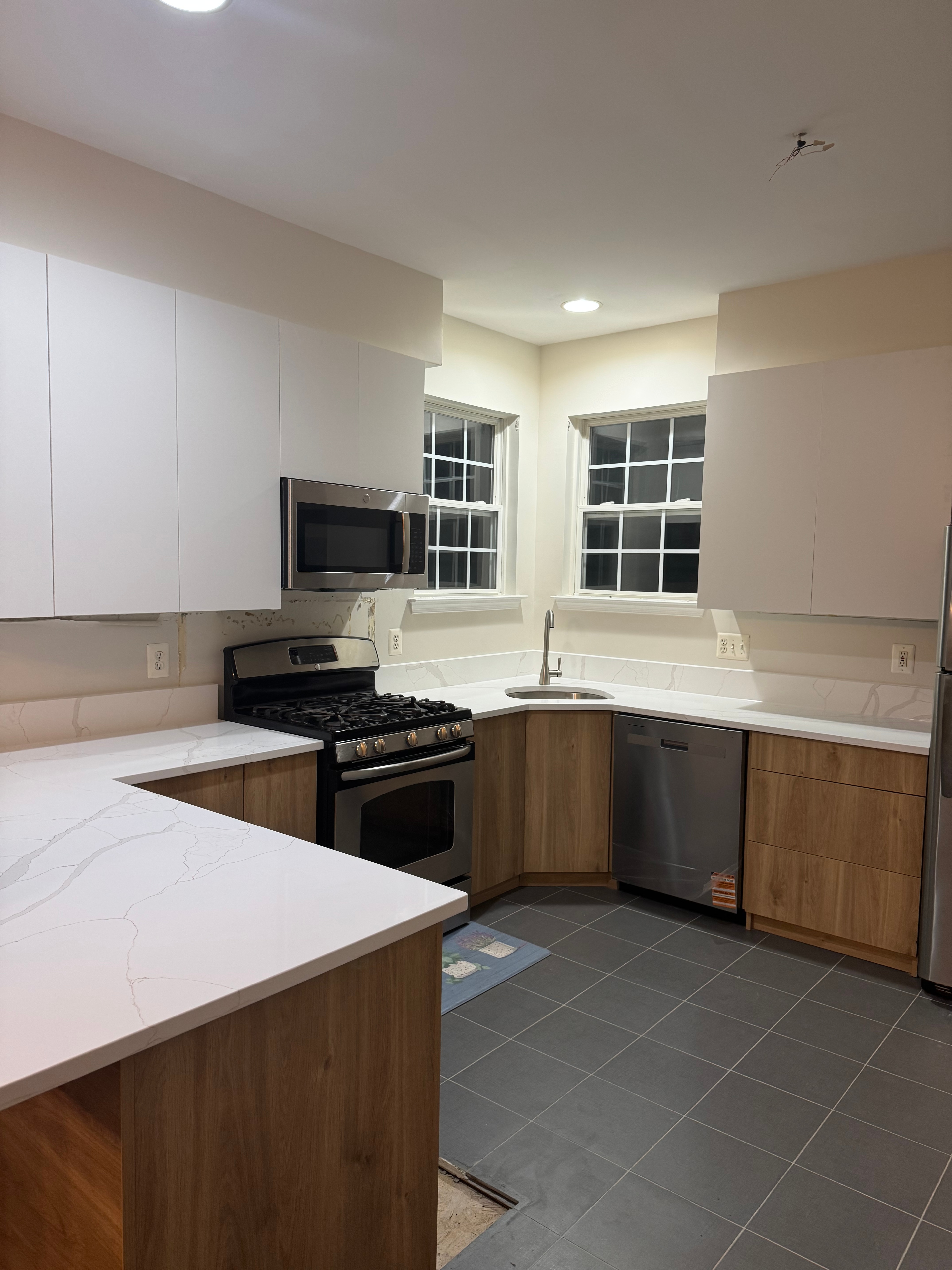 Modern Frameless Custom Cabinets with Calacatta Michelangelo Quartz Project - Gallery project by Lux Cabinets & Stones